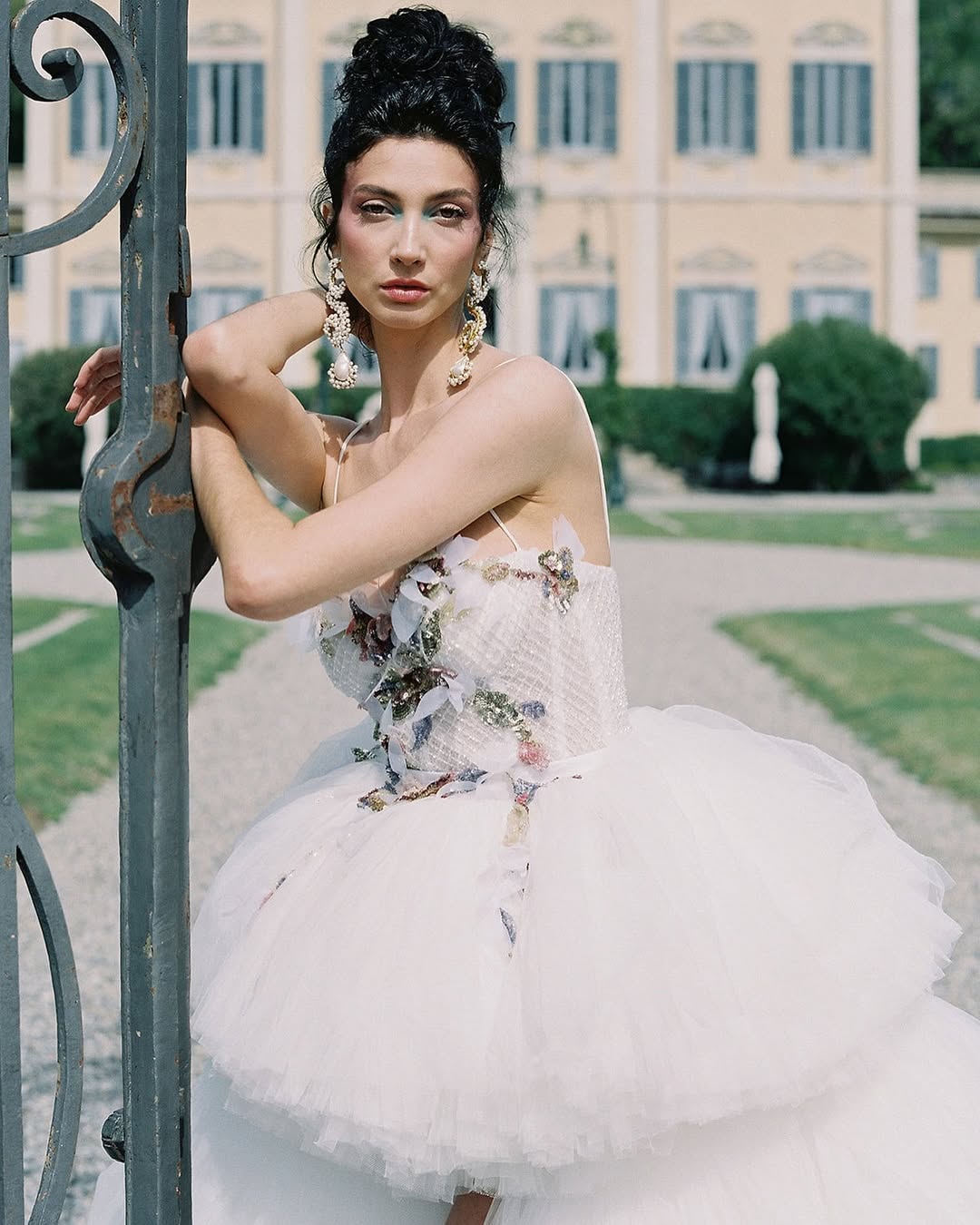 Abito da sposa Bencivenga Alta Sartoria con lavorazioni sartoriali pregiate.