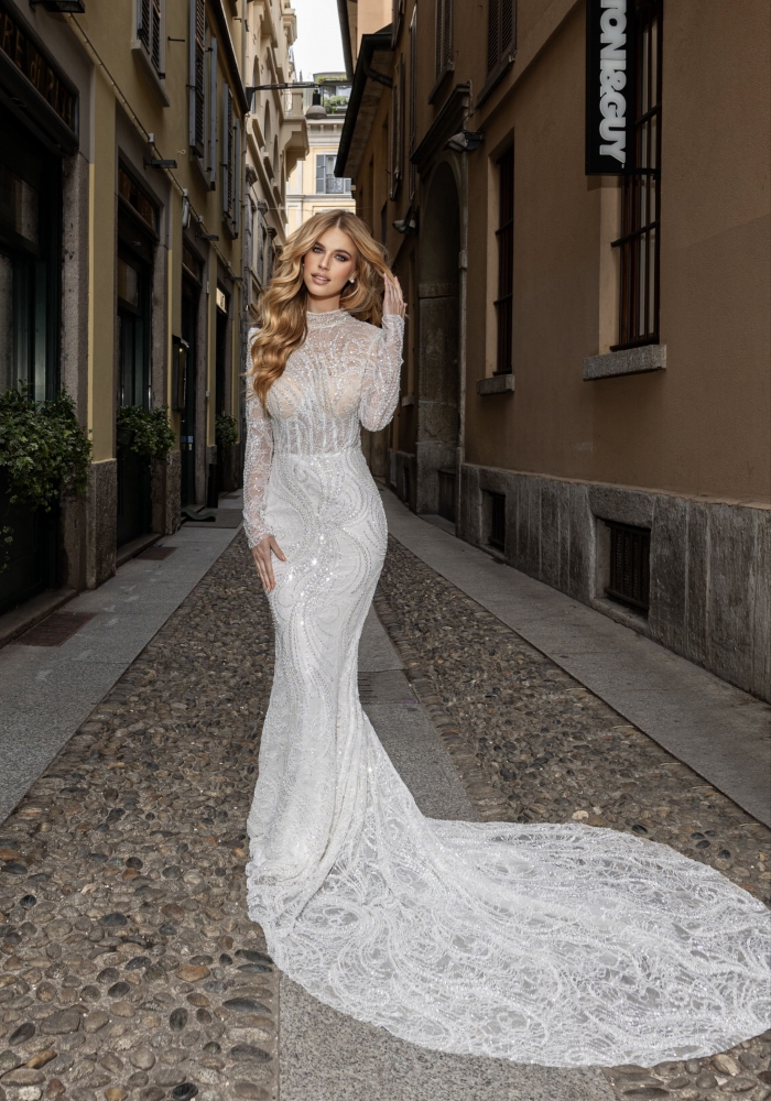 Abito da sposa Dovita Milano con tessuti raffinati e dettagli sartoriali esclusivi.