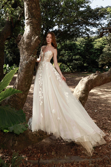 Abito da sposa Chic Nostalgia con ricami romantici