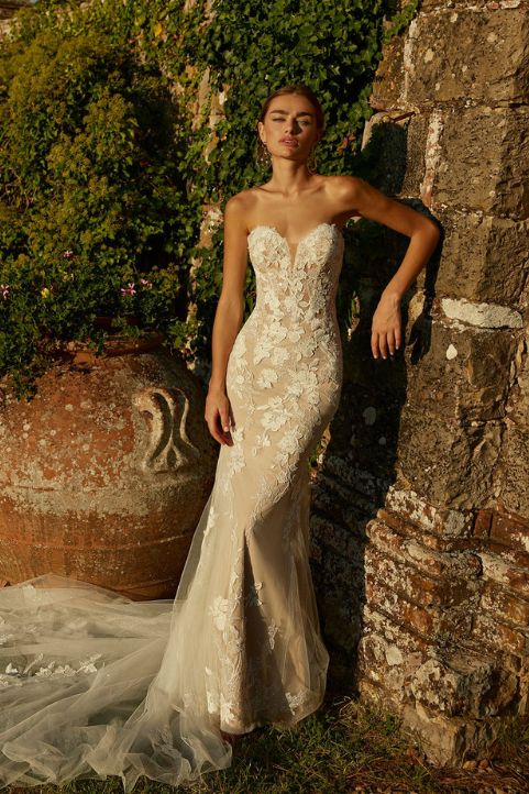 Vestito da sposa Modeca dallo stile romantico e moderno