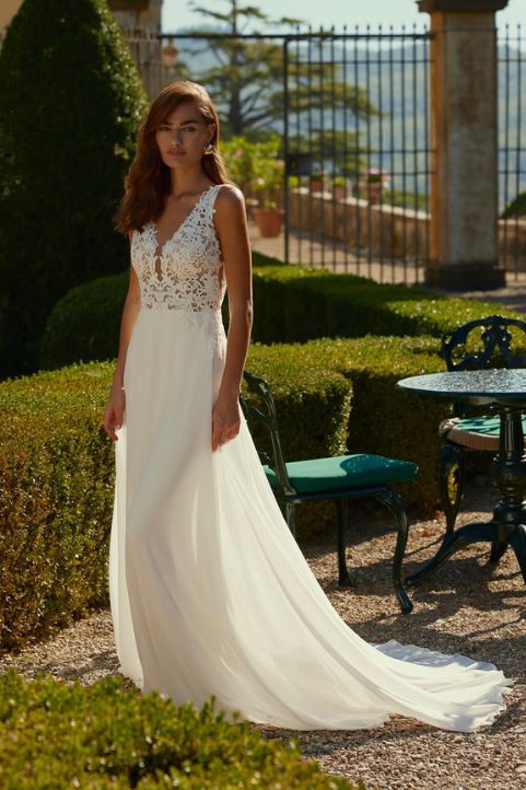 Vestito da sposa Modeca dallo stile romantico e moderno