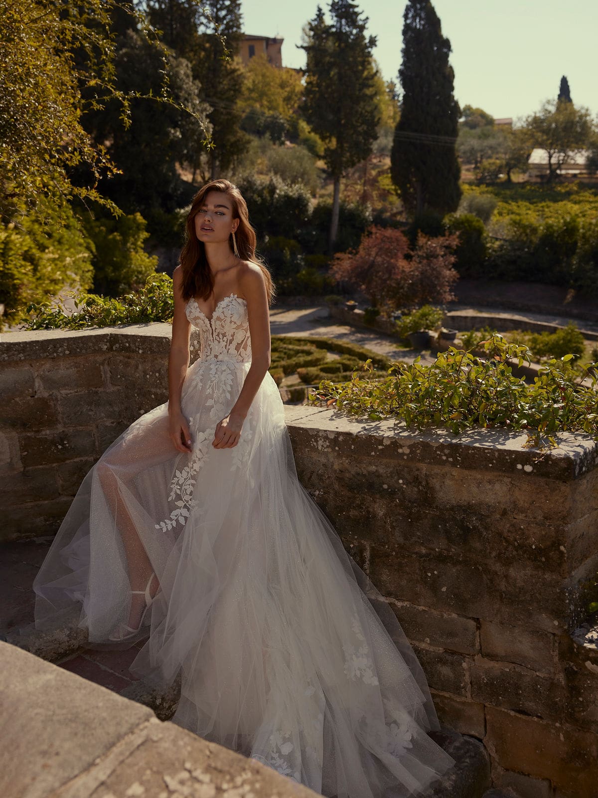 Vestito da sposa Modeca dallo stile romantico e moderno