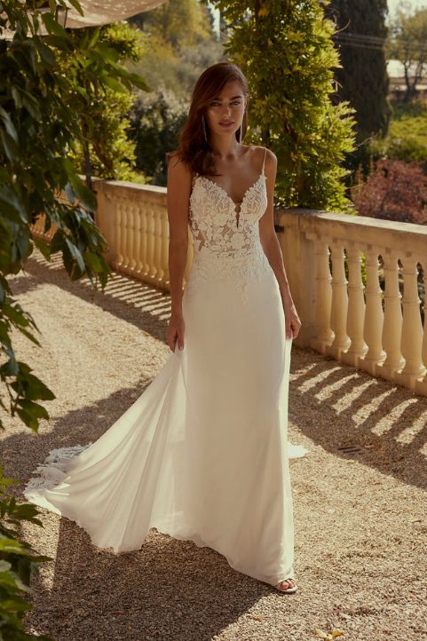 Vestito da sposa Modeca dallo stile romantico e moderno