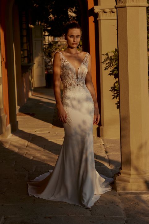 Vestito da sposa Modeca dallo stile romantico e moderno